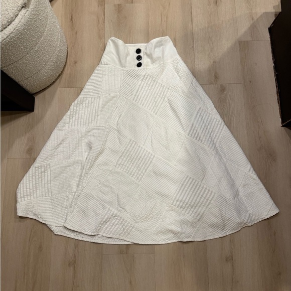 Elegant Cream A-Line Skirt with Button Accents - Picture 3 of 6